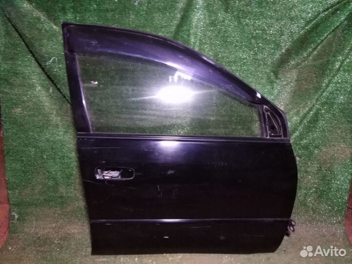 Дверь передняя правая Toyota Ipsum SXM10 Пустая