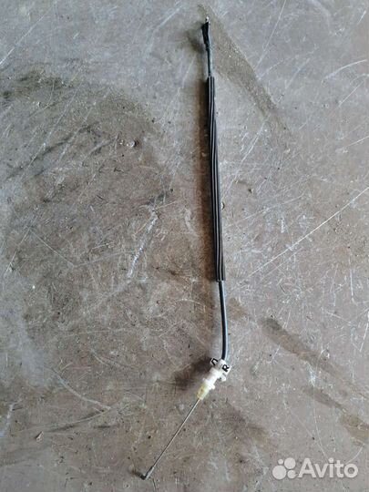 Трос замка двери передний Volkswagen Passat B6