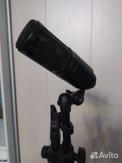 Студийный микрофон