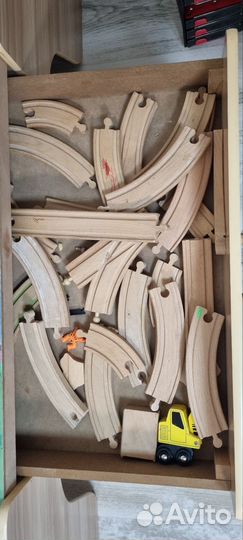 Деревянная железная дорога со столом