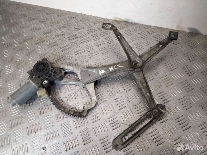 Водительский стеклоподъёмник Mercedes 210