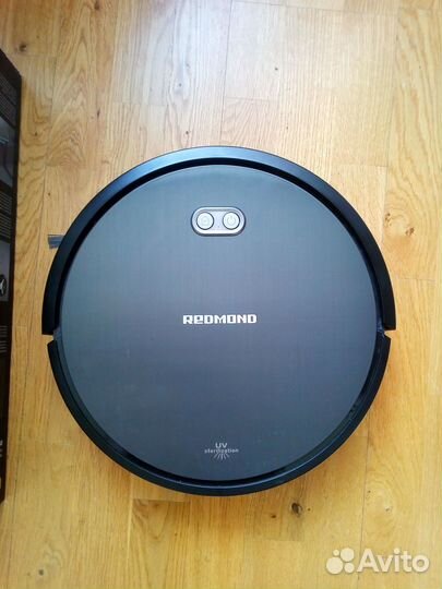 Робот пылесос Redmond RV-R650s