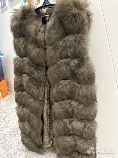 Меховая жилетка из песца