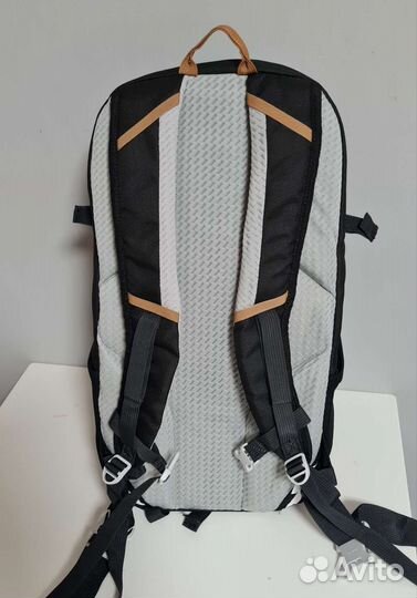 Рюкзак новый Quechua 30 литров туристический