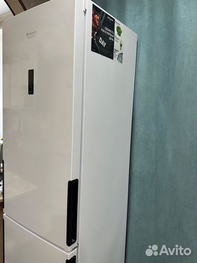 Холодильник Hotpoint-Ariston HFP 5200 W