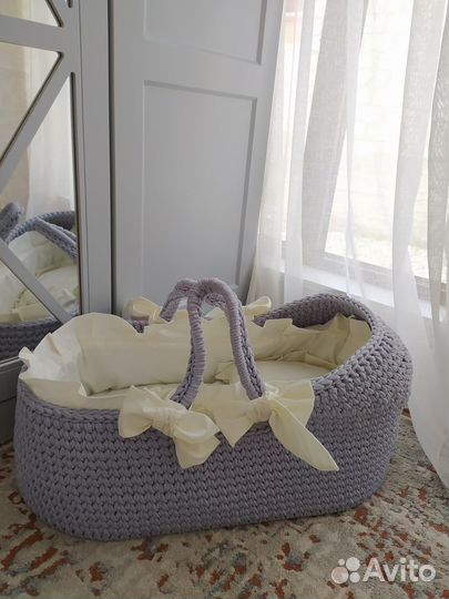 Вязанная корзинка из трикотажной пряжи
