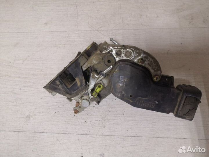 Замок двери задний правый Toyota Corolla AE110