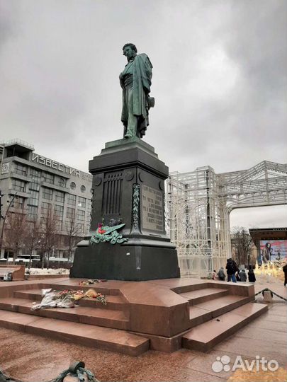 Экскурсовод и гид-переводчик (англ) по Москве