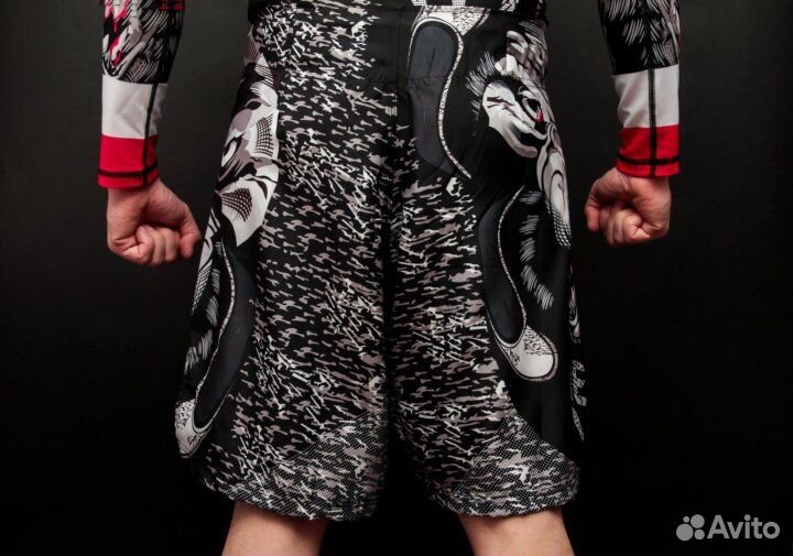 Комплект: рашгард шорты Venum wolf