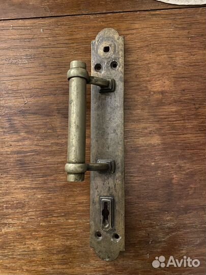 Старинная дверная ручка