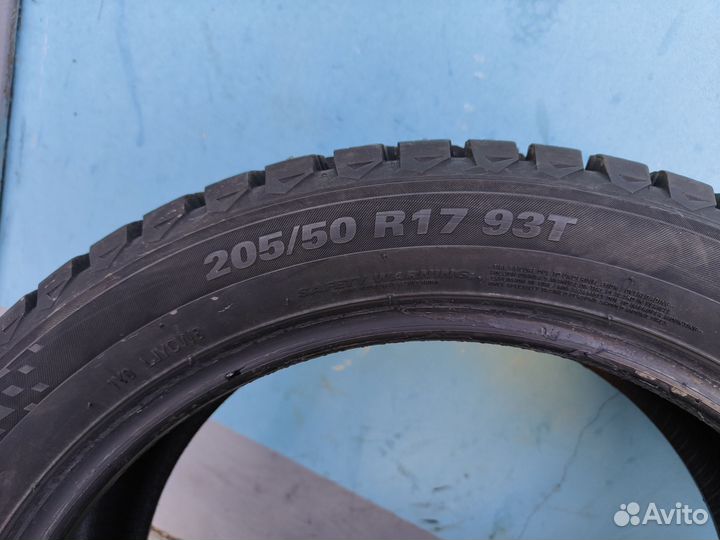 Kumho WinterCraft Ice Wi32 205/50 R17