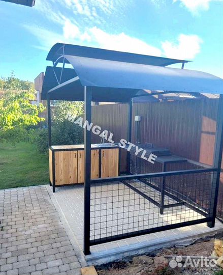 Мангал с крышей