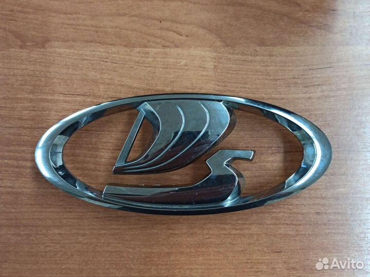 Эмблема, шильдик, значок Лада