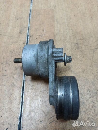 Натяжной ролик приводного ремня Opel Astra J