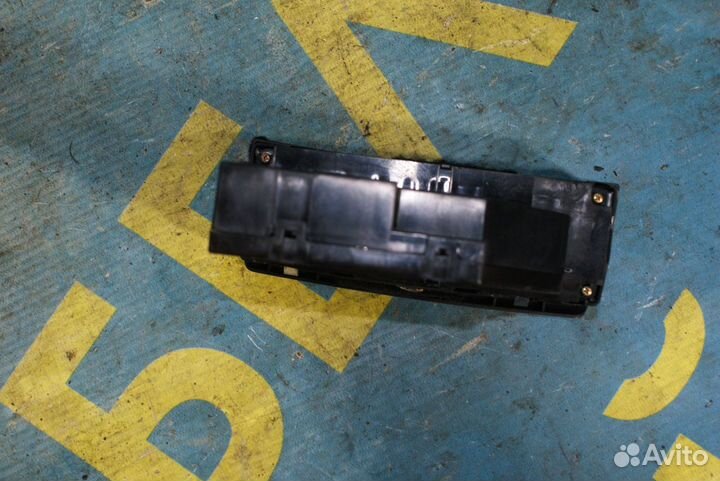 Кнопка переднего правого стеклоподъемника BMW X5