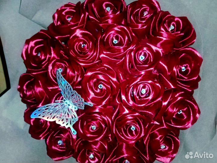 Букет атласных роз с подсветкой