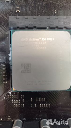 Материнская плата с процессором и памятью