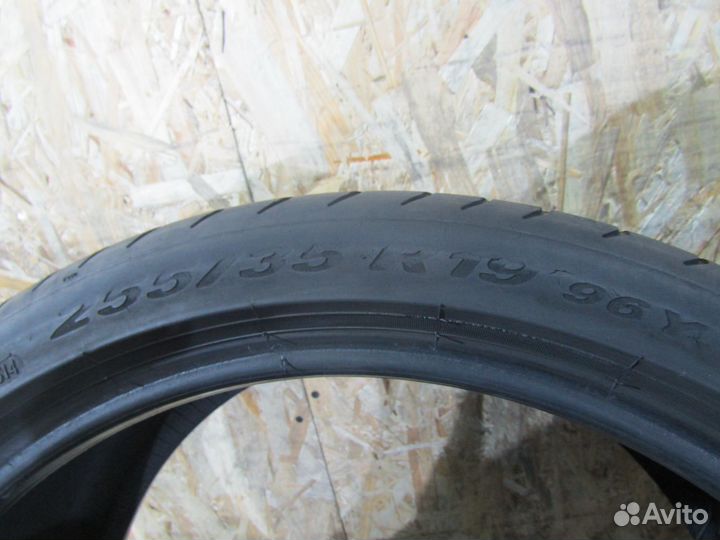 Pirelli P Zero 255/35 R19