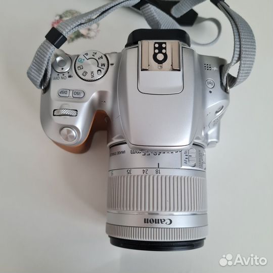 Зеркальный фотоаппарат Canon 200d Отличный