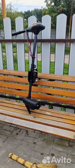 Лодка с электромотором