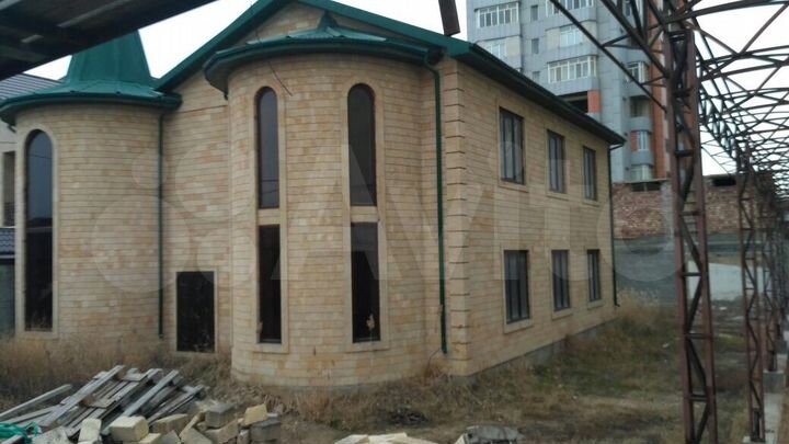 Дом 411,6 м² на участке 12 сот.