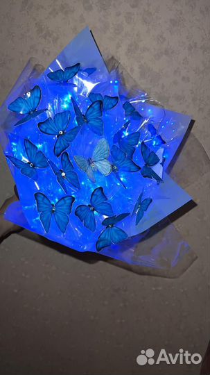 Букет светящихся бабочек