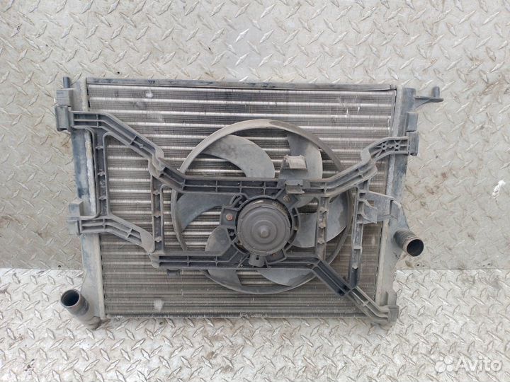 Радиатор охлаждения на Renault Logan 1, 8кл 1.6
