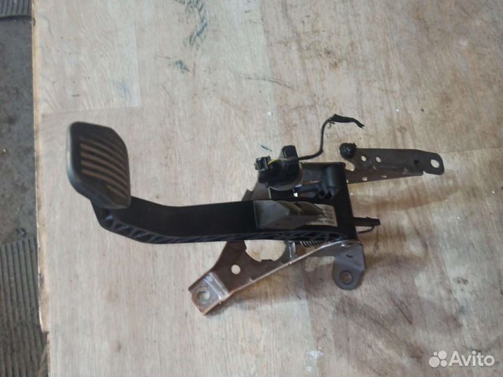 Педаль сцепления Ford Focus 2