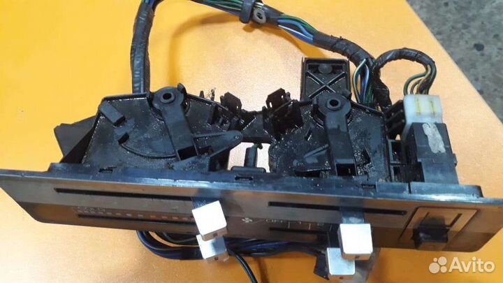 Блок управления печкой Nissan bluebird veu 11