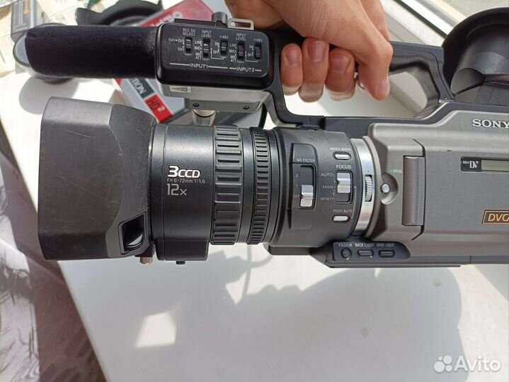 Профессиональная видеокамера Sony PD170