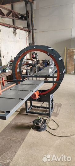 Упаковщик в стрейч пленку