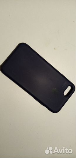 Синий чехол на iPhone