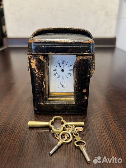 Каретные редкие часы с будильником.19 век.7.5 см