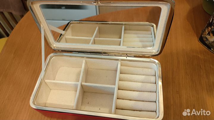 Красивая шкатулка из экокожи для украшений