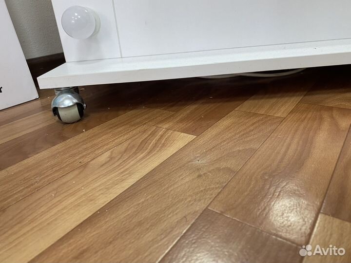 Зеркало с подсветкой на подставке