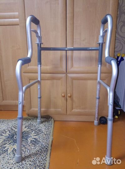 Ходунки для взрослых шагающие