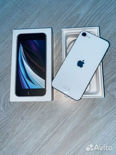 iPhone SE, 64 ГБ