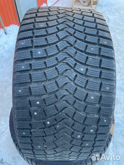 Michelin X-Ice North 2 275/40 R21 и 305/35 R21 109T