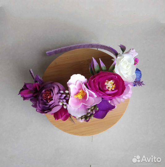 Ободок с цветами бежевый