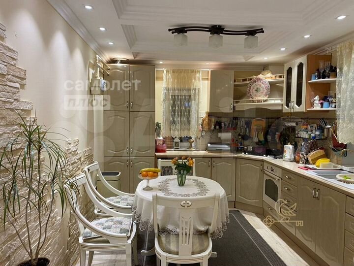 Коттедж 180 м² на участке 8 сот.