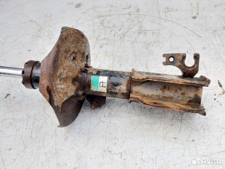 Стойка амортизатора передняя правая Mazda 323 BJ