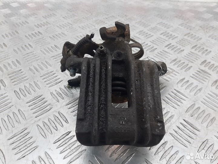 Суппорт задний левый Volkswagen Passat B5 1998