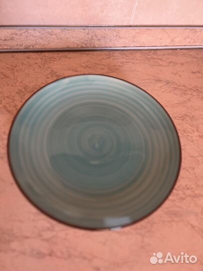 Набор из четырех тарелок,совершенно новый