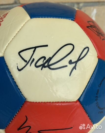 Футбольный мяч с автографами сборной России