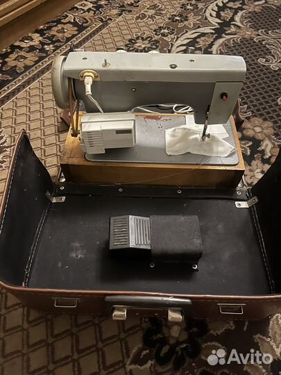 Швейная машина Чайка 3