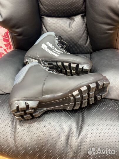 Лыжные ботинки, лыжи и палки nordway