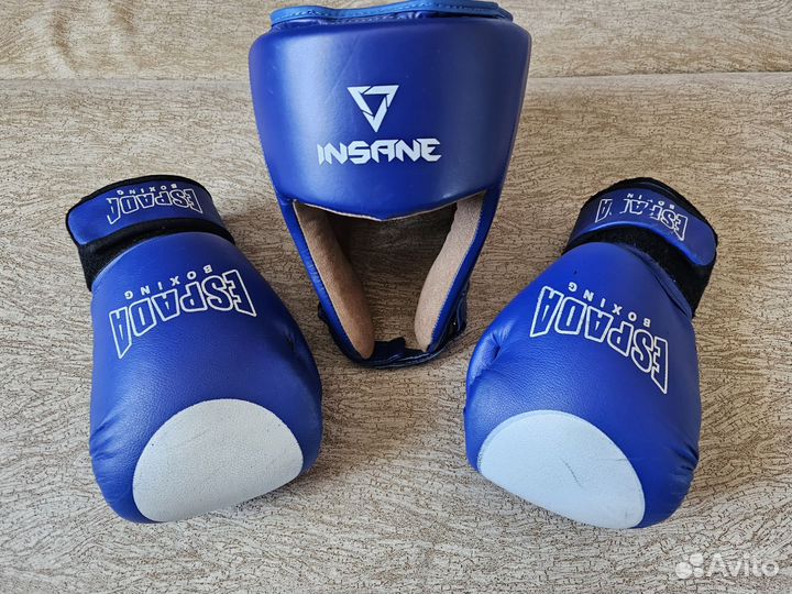 Боксерские перчатки + шлем и защита для ног