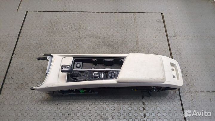 Консоль салона Volvo S60 2018, 2020