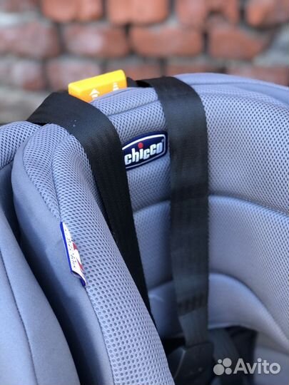 Автомобильное кресло chicco