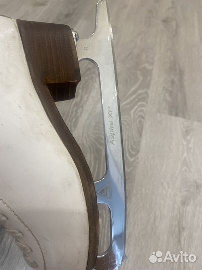 Фигурные коньки graf